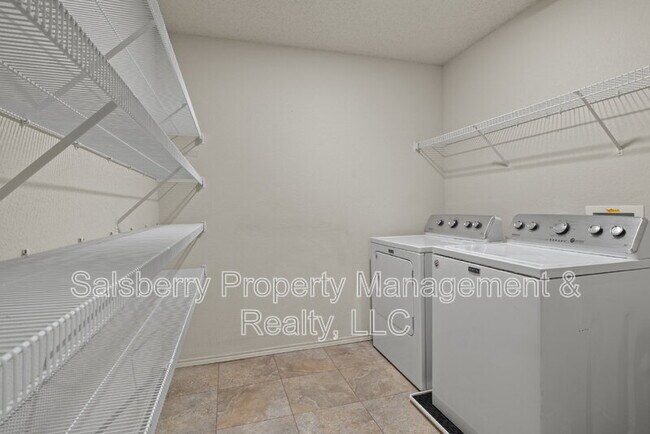 Building Photo - 536 Del Mar Dr