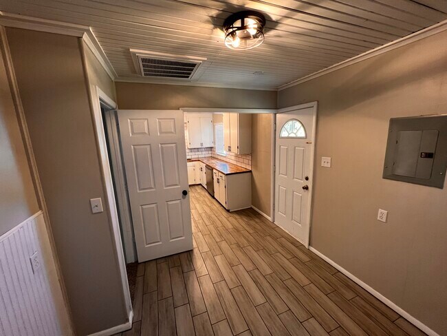 Building Photo - 1321 N 2nd Ave