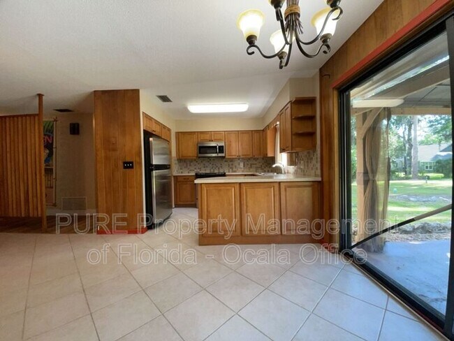 Building Photo - 4211 SW 6th Ave