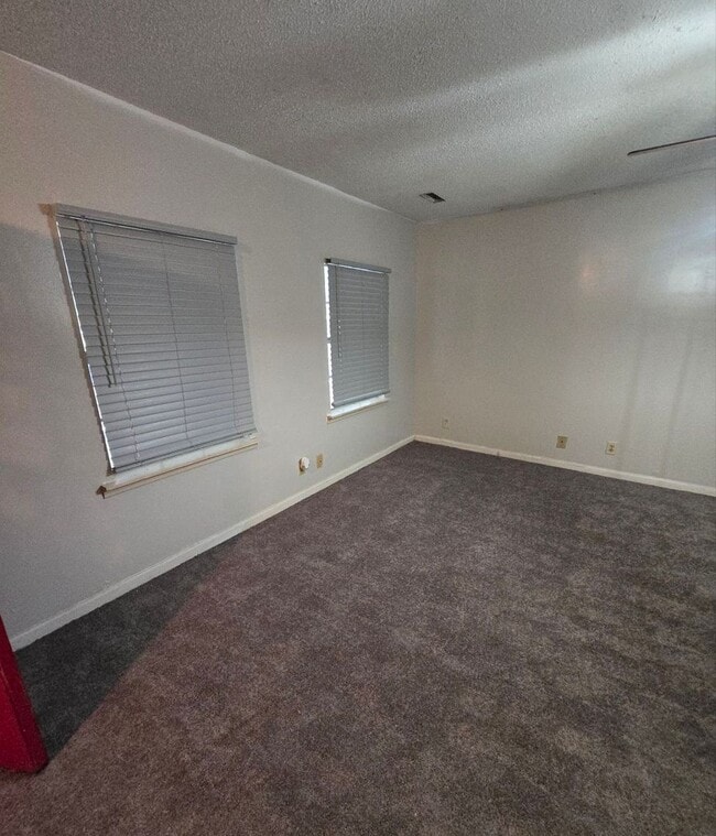 Building Photo - 801 Walnut St