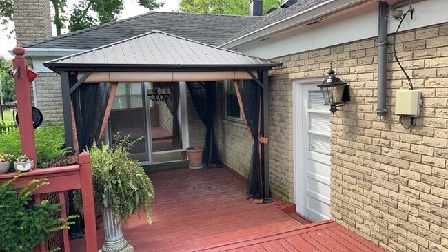 Building Photo - 811 Kenbrook Dr