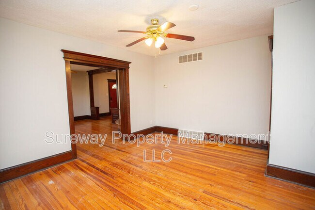 Building Photo - 5753 Rogers Ave