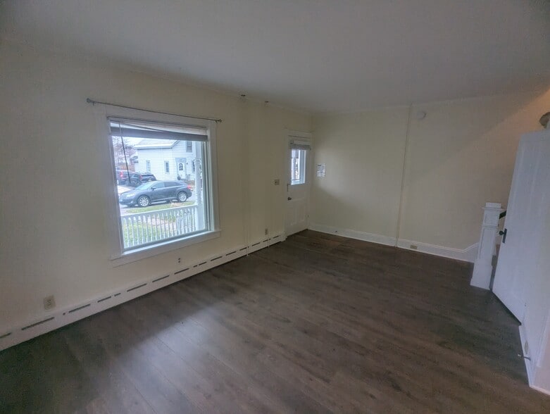 Building Photo - 110 Spring St