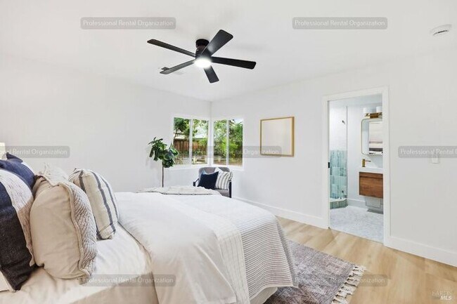 Building Photo - Proctor Terrace Single level home-walk to markets