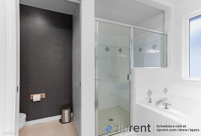 Building Photo - 3 br, 2.5 bath Townhome - 17111 3rd Place ...