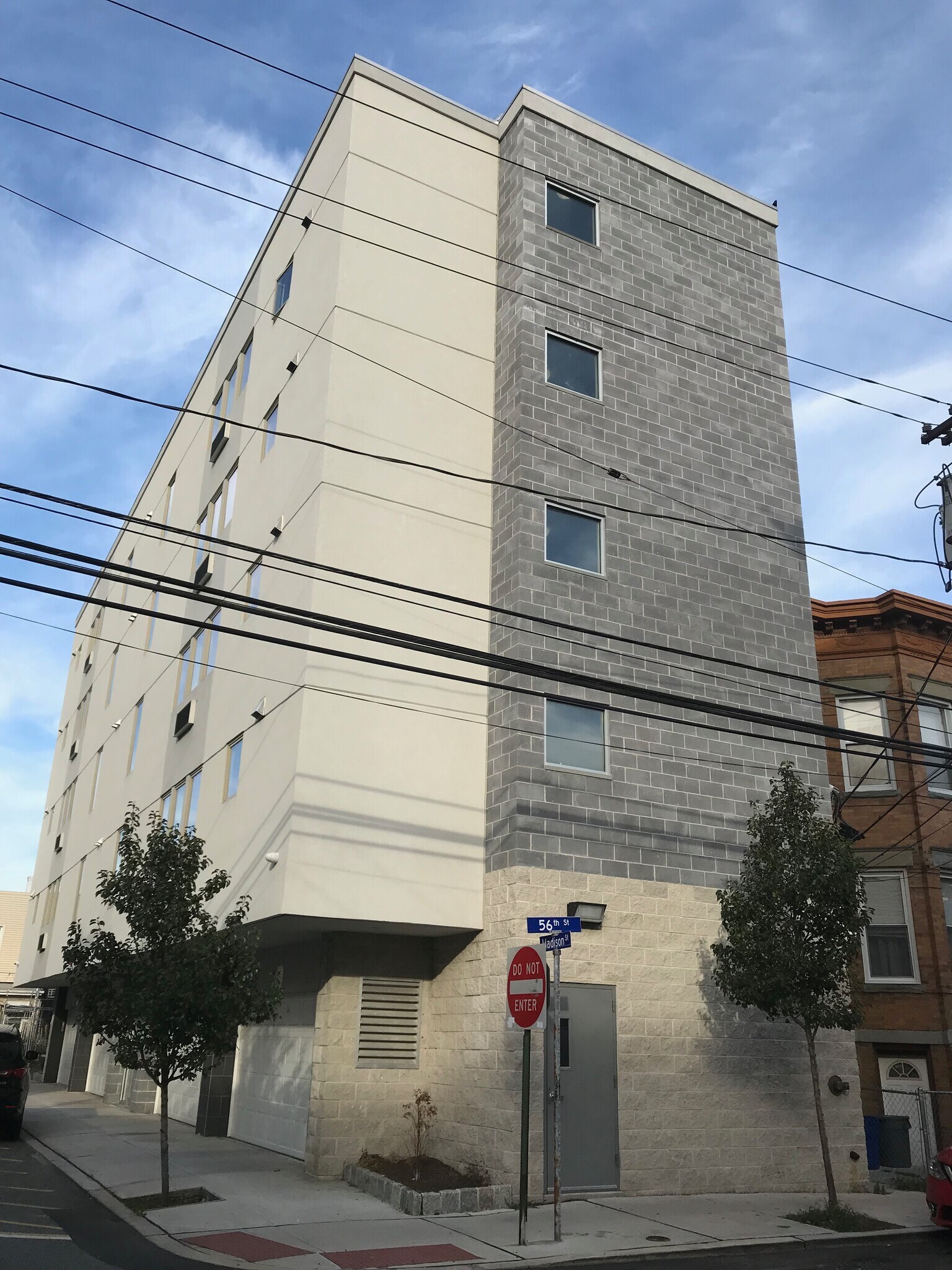 Building Photo - 524 56th St