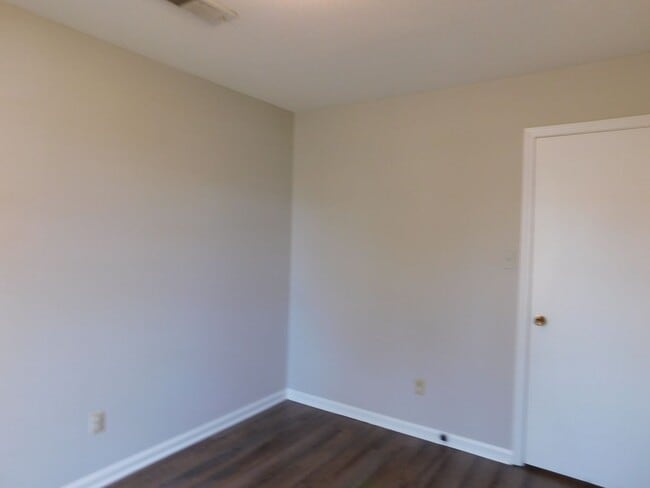 Building Photo - 1827 Custer Dr