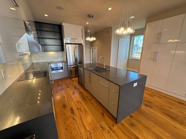 Building Photo - Perfect Sloan Lake Home with all the features and great views