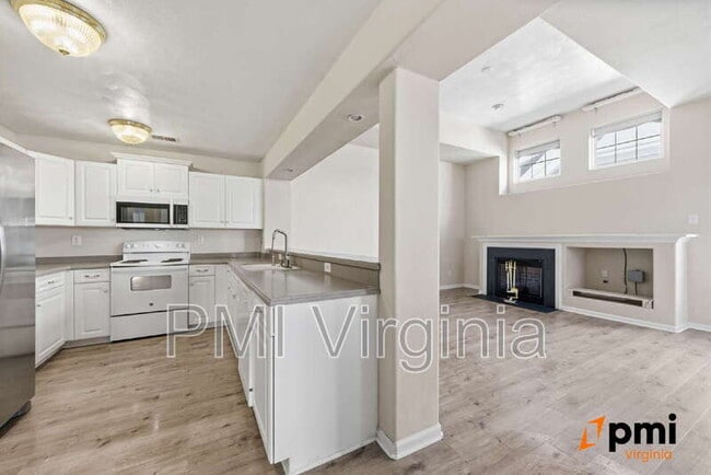 Building Photo - 1002 Nicklaus Dr