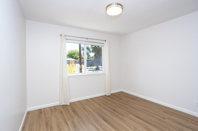 Building Photo - 4742 Seaford Pl