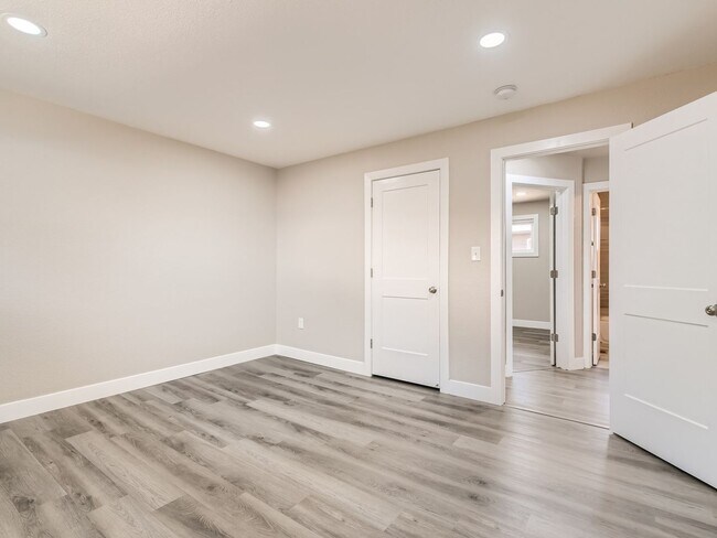 Building Photo - Hale neighborhood duplex with a large pati...