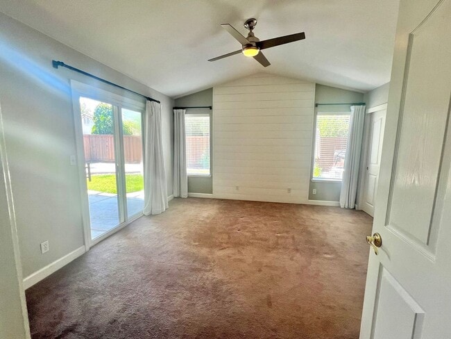 Building Photo - 649 Garden Park Dr