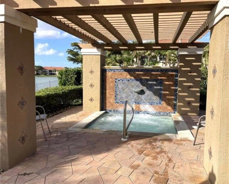 Hot Tub - 6655 Huntington Lakes Cir