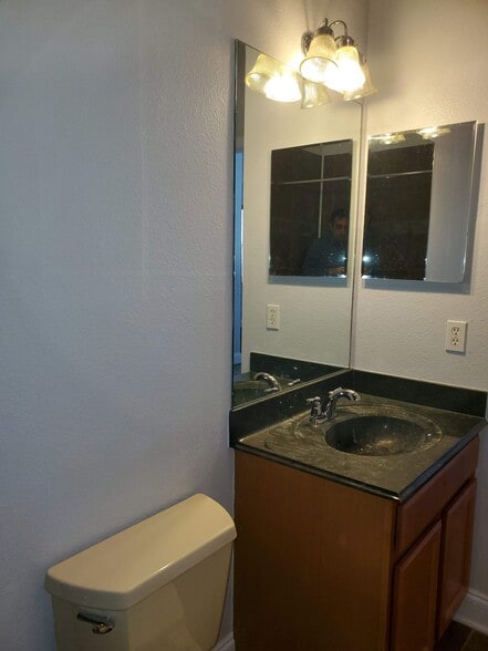 Building Photo - 4062 Markham Pl