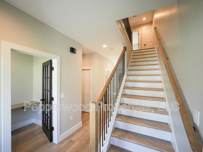 Building Photo - 933 Ansel St