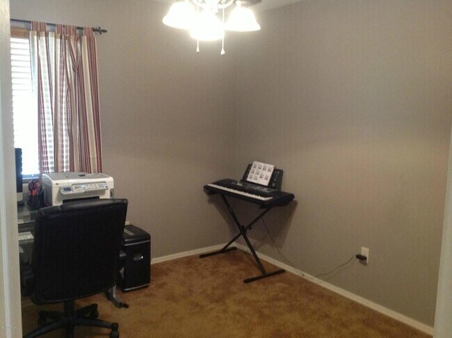 Building Photo - Spacious Rita Ranch Home with Modern Comforts & Community Perks!