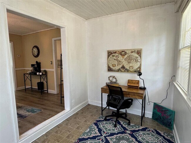 Building Photo - 2331 Woodlawn St