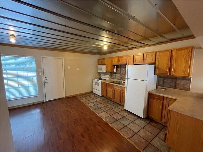 Building Photo - 5100 Bruning Ave