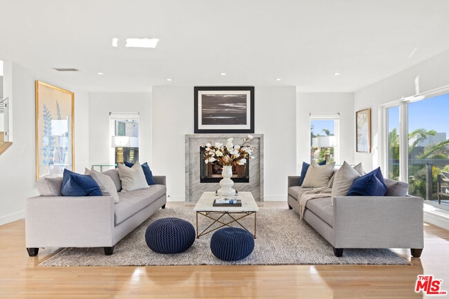 Building Photo - 249 Rees St