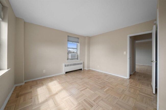 Building Photo - 1450 Palisade Ave