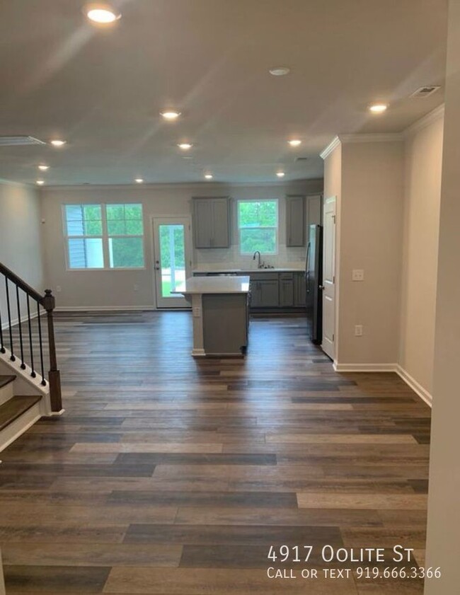 Building Photo - Stunning Brand New 3 Bed, 2.5 Bath Townhom...