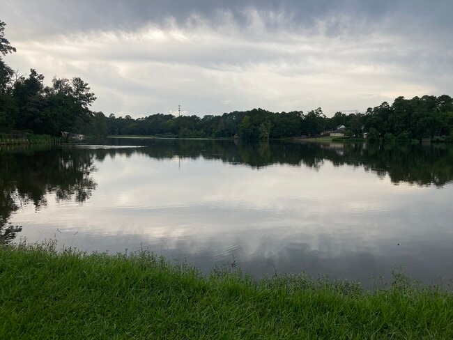 Building Photo - 818 Chickasaw Dr