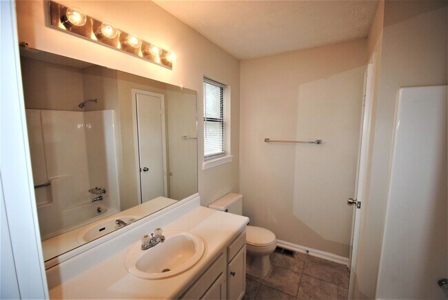 Building Photo - 1888 Cedar Chase Dr