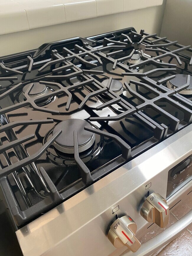 Range stove-top - 1739 Washington Way