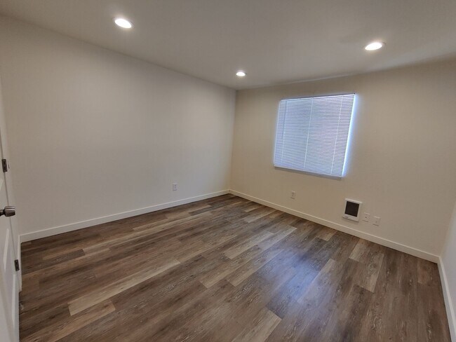 Building Photo - 509/511 Montana