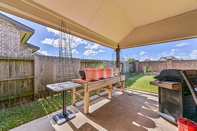 Building Photo - 3033 Broadhaven Dr