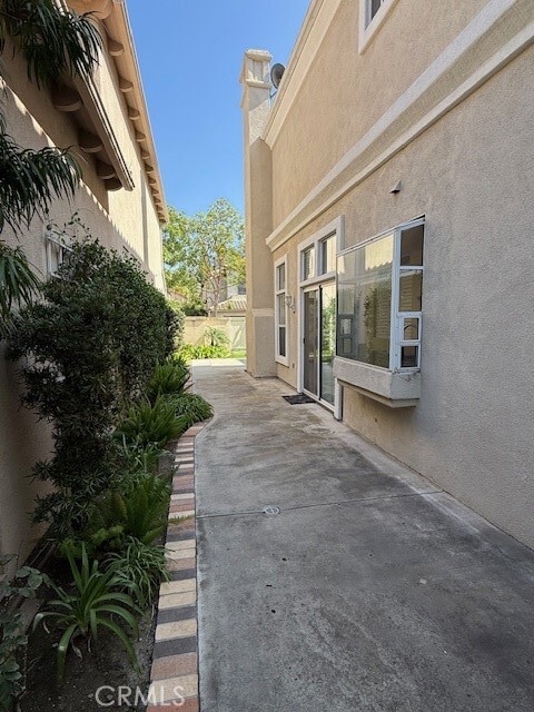 Building Photo - 2657 Plumb Dr