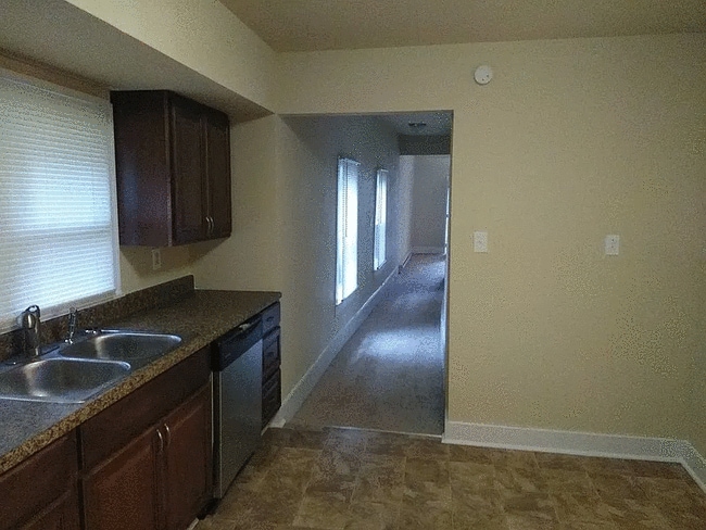 Primary Photo - 1045 30th St