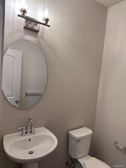 Building Photo - 2151 Park Dr