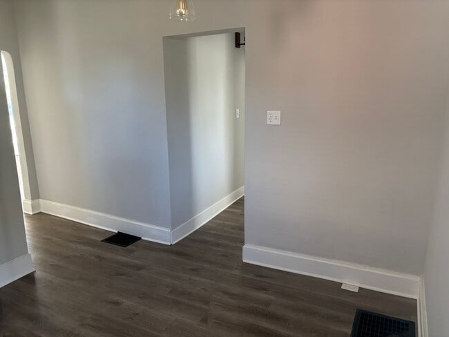 Building Photo - 1427 Wall St