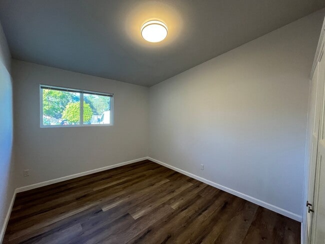 Building Photo - Fully remodeled Reseda 3+2 home w/solar panels to help lower your utility costs!