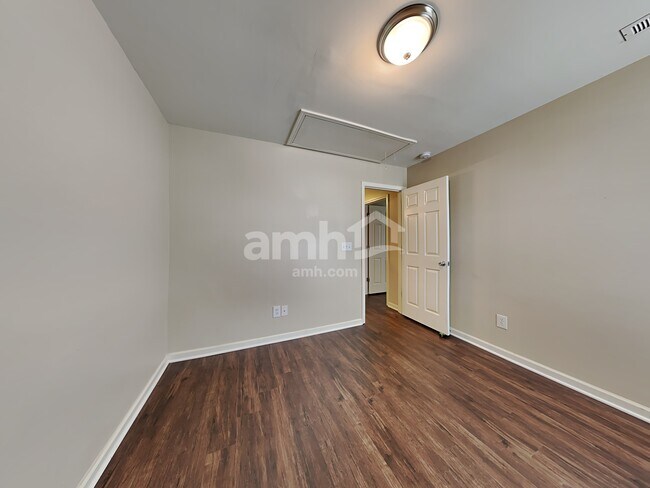 Building Photo - 926 Wolf Pack Way