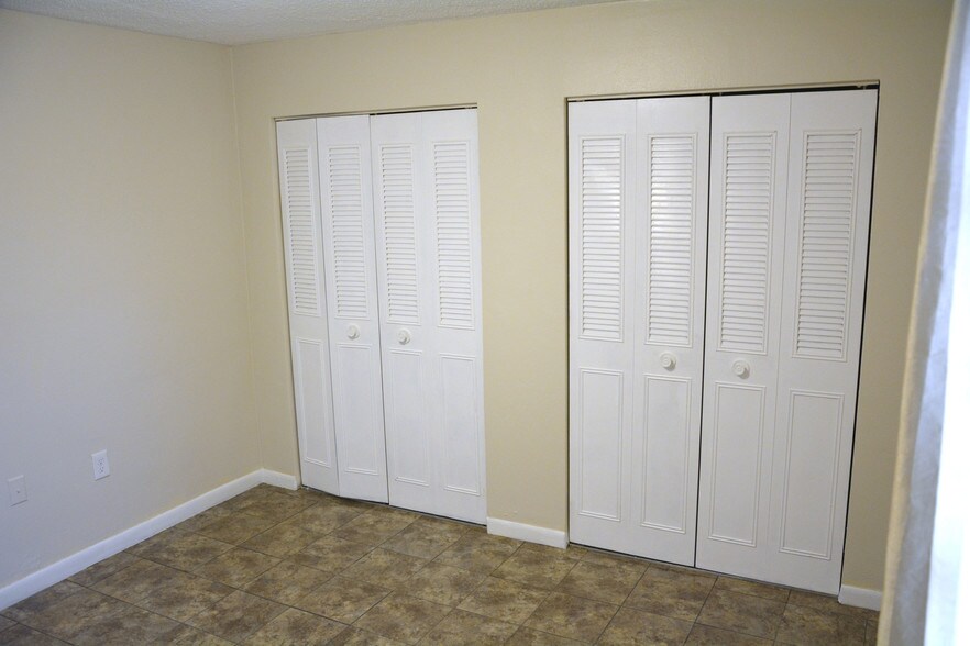 Building Photo - 2498 SW 17th Ave