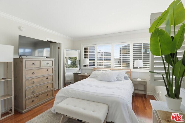 Building Photo - 6400 Pacific Ave