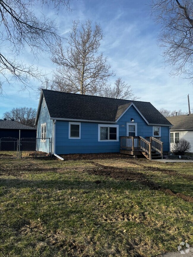 Building Photo - Two Bedroom One Bath