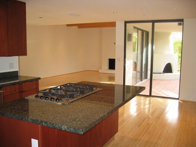 Building Photo - 4819 N 35th Pl