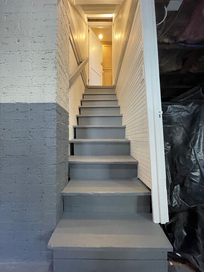 Building Photo - Updated 3/2 House in Old East Rome $1,895