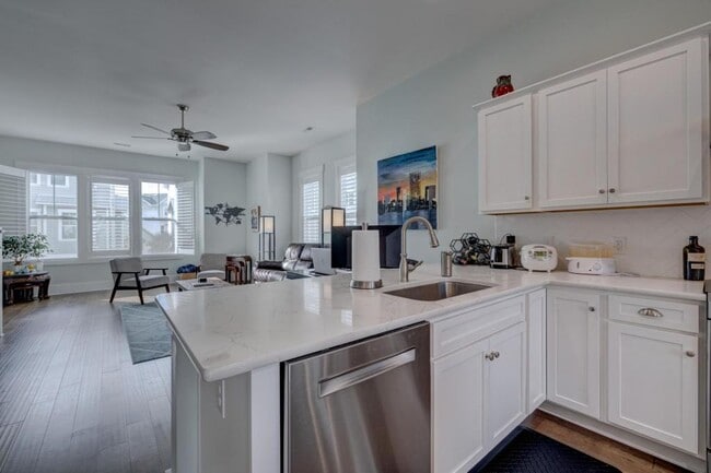 Building Photo - 1817 Bungalow Row