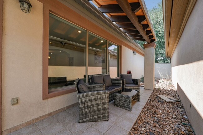 Building Photo - Fully Furnished & Move-In Ready!