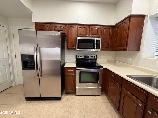 Building Photo - 4434 E Annette Dr