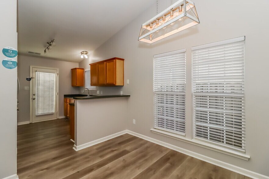 Building Photo - 3002 Salmon River Dr
