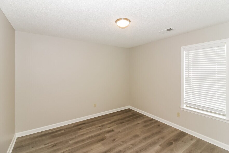 Building Photo - 4371 Bunker Hill Dr