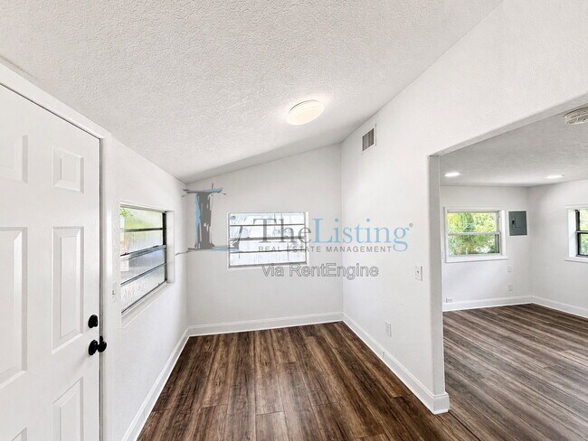 Building Photo - 2310 S Shine Ave