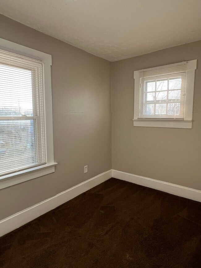 Building Photo - 400 N Grant Ave