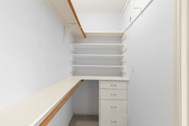 Building Photo - 2111 Blue Water Bay Dr