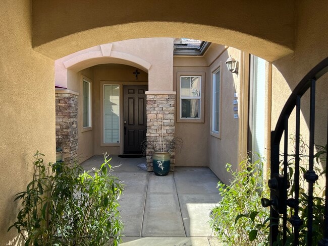 Primary Photo - 115 Romanza Ln